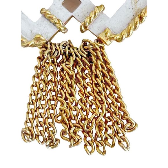 Vintage Signed Avon Brooch Geometric Design White Enamel Goldtone Metal Tassels - Picture 4 of 6